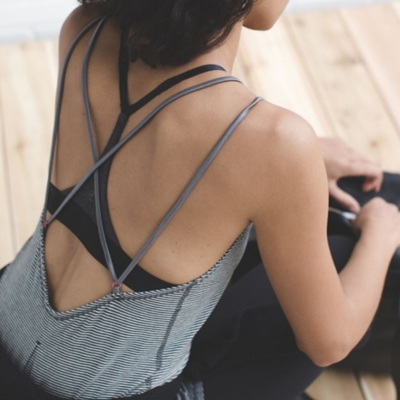 Lulu🍋Breezy Tank - Picture 2 of 8